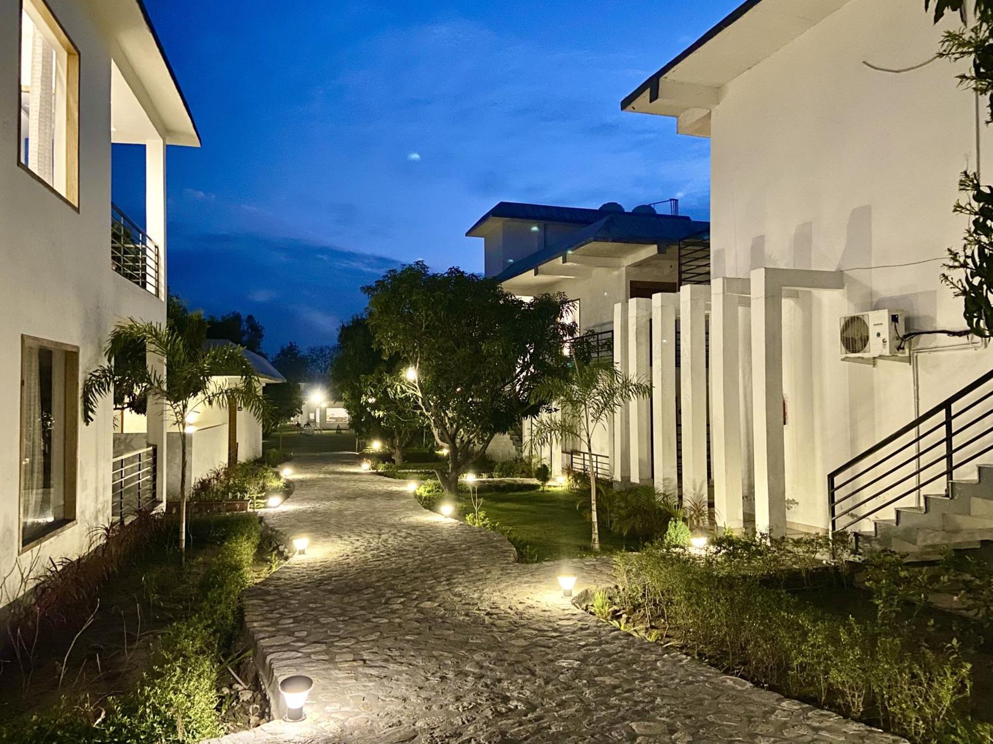 The White Oak Corbett Spa & Resort Rāmnagar Eksteriør billede
